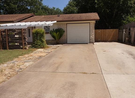 4th image of 1503 Jackson Dr