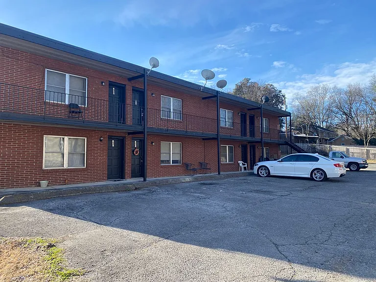 153 S Magnolia St — Photo 1