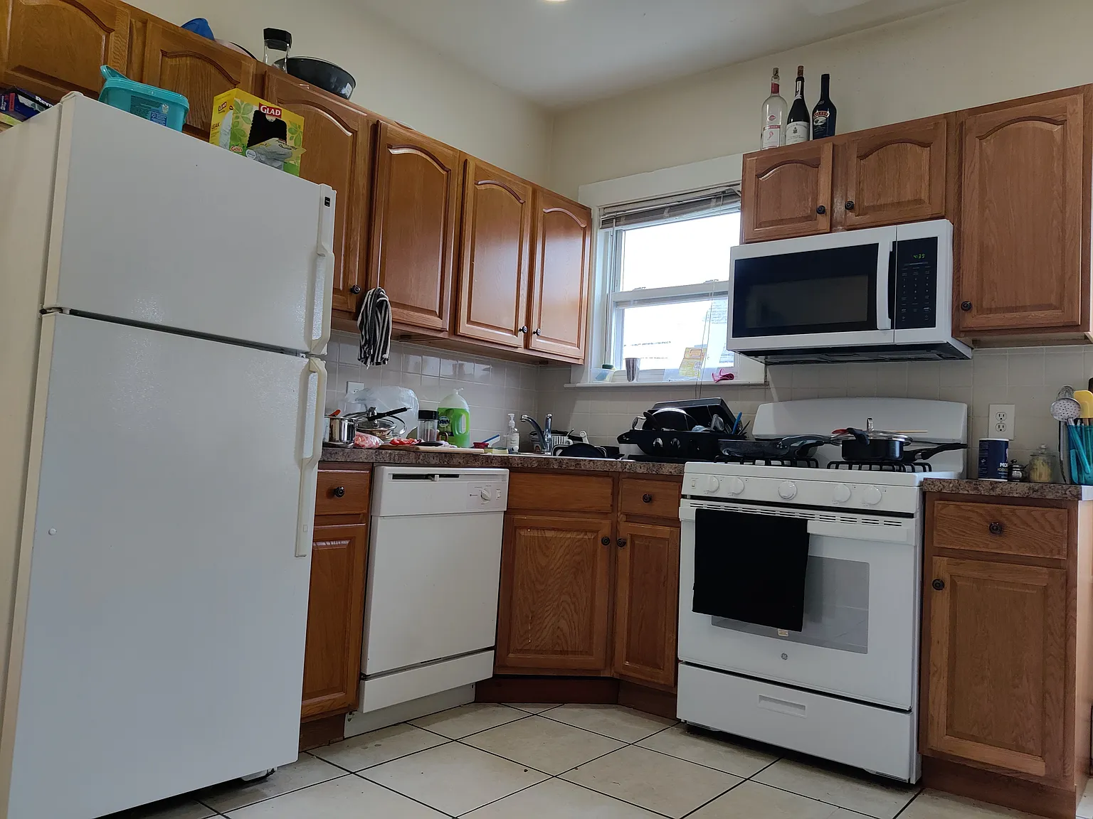 3 bed, 1150 sqft, $3,000 — Photo 3