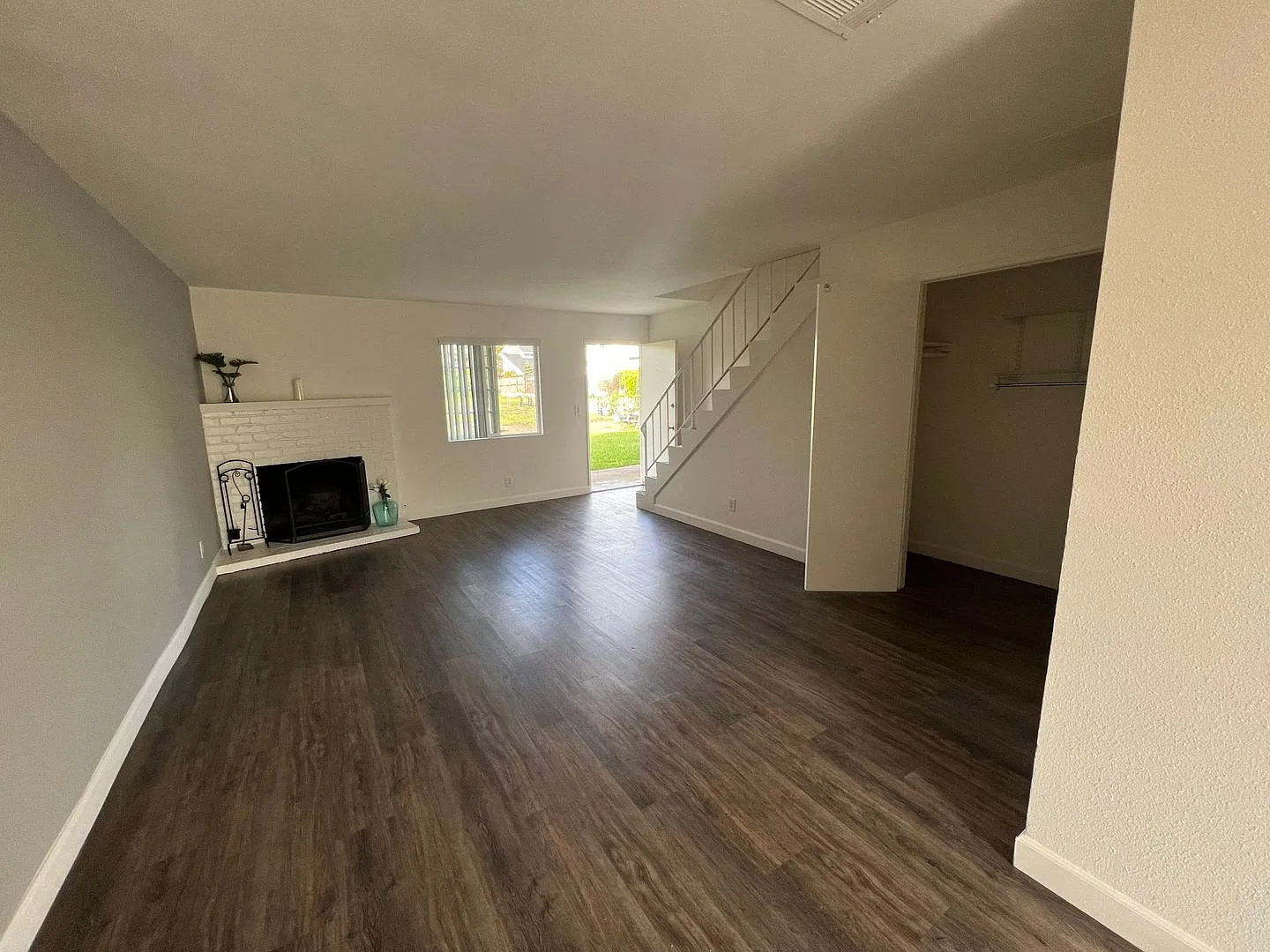 Beautiful 2 Bedroom Unit with Ocean View in Dana Point — Photo 3