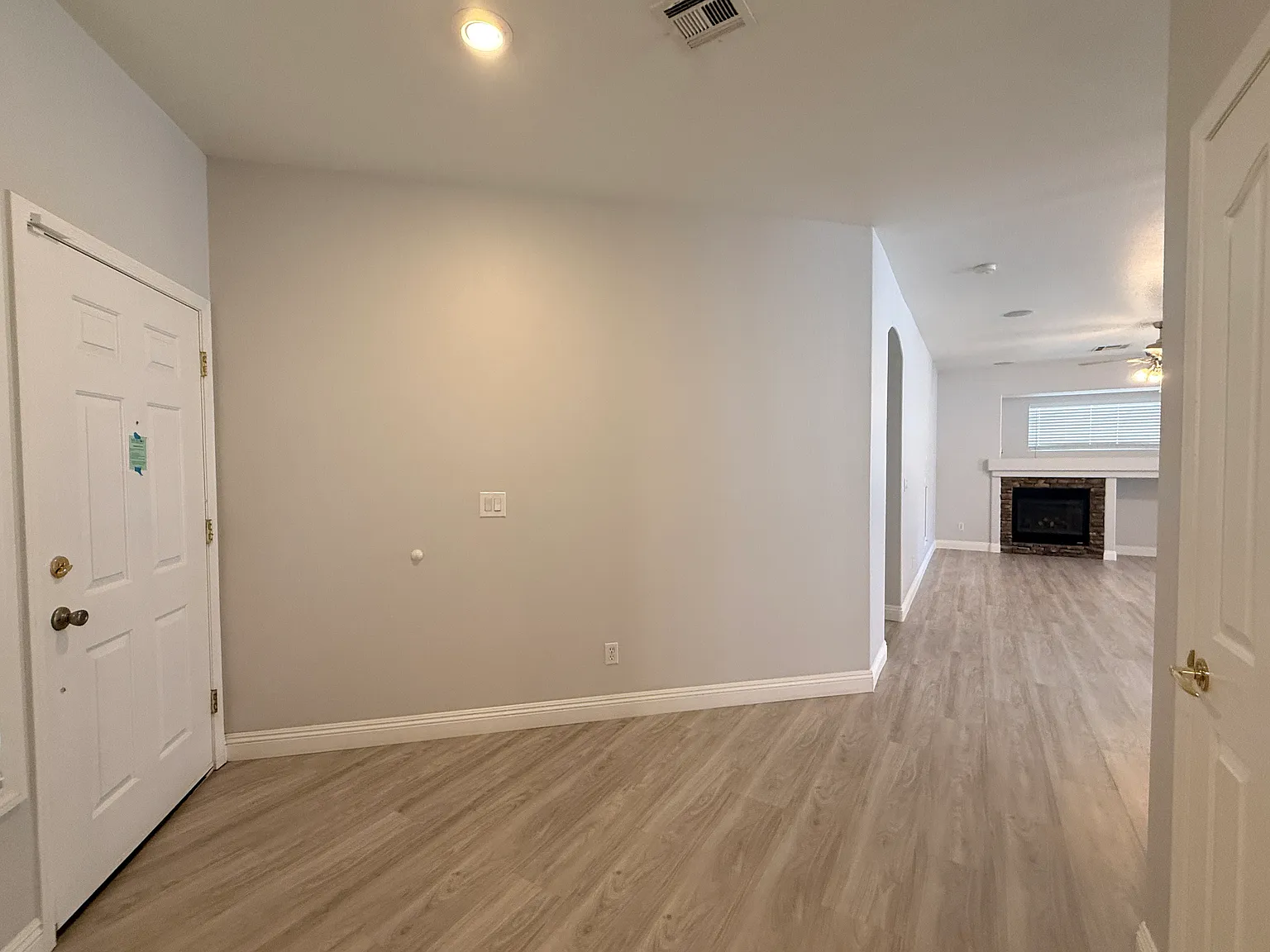 3 bed, 1627 sqft, $2,295 — Photo 3