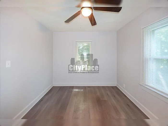 1465 W 34th St — Photo 12