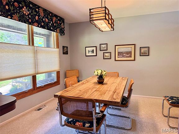 3rd image of 660 Hunters Ridge Dr