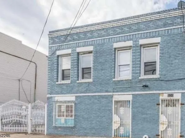 806 4Th Ave, Elizabeth City, NJ 07202
