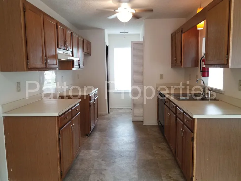 117 Green Rose Rd — Photo 5