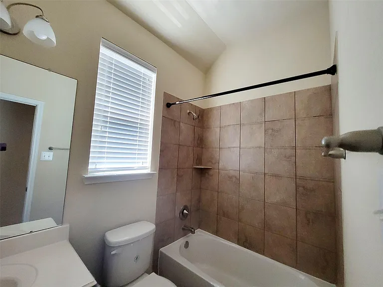 9415 Harmony Lake Ln — Photo 8