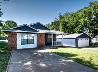 413 E 11th St, Chandler, OK 74834