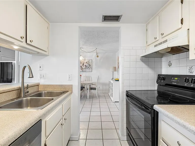 2525 W Bay Dr #C21 — Photo 16