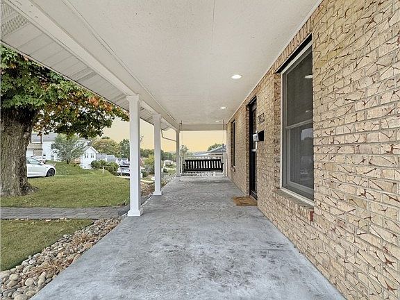 3rd image of 3813 Stratford Blvd