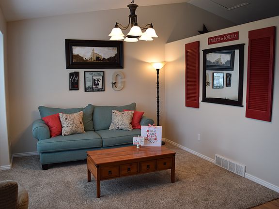 4th image of 6047 W Park Ln