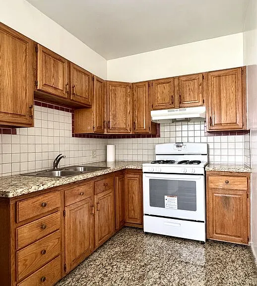 121 N Swall Dr #4 — Photo 8