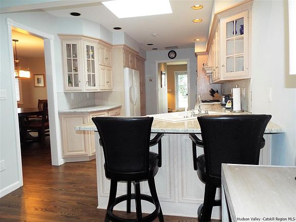 4th image of 16 Virginia Ave