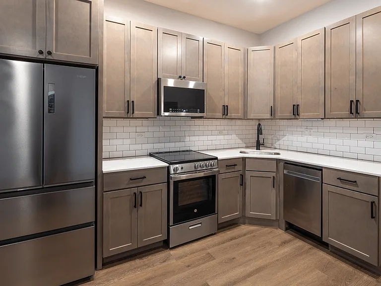 The Bryn - 5600 N Sheridan Rd — Photo 22