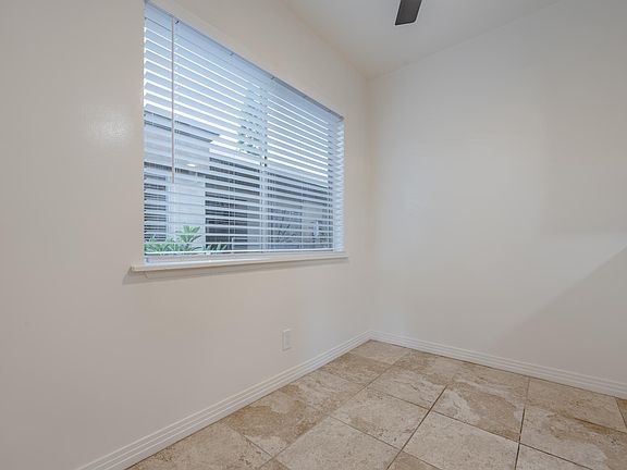 5th image of 1527 Yale St #44