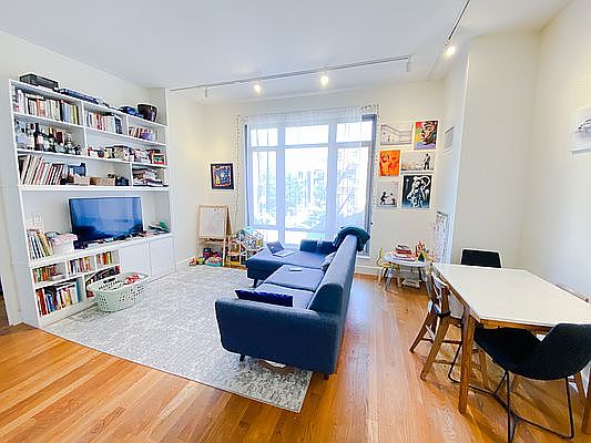 2nd image of 315 Gates Ave #2PP