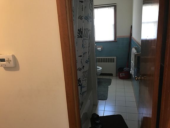Main hall full bath