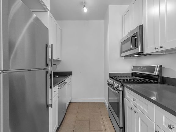 3rd image of 12 E 86th St APT 1530