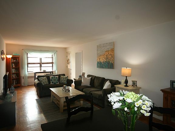 2nd image of 861 E Broadway