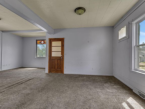 5th image of 153 10th Ave N
