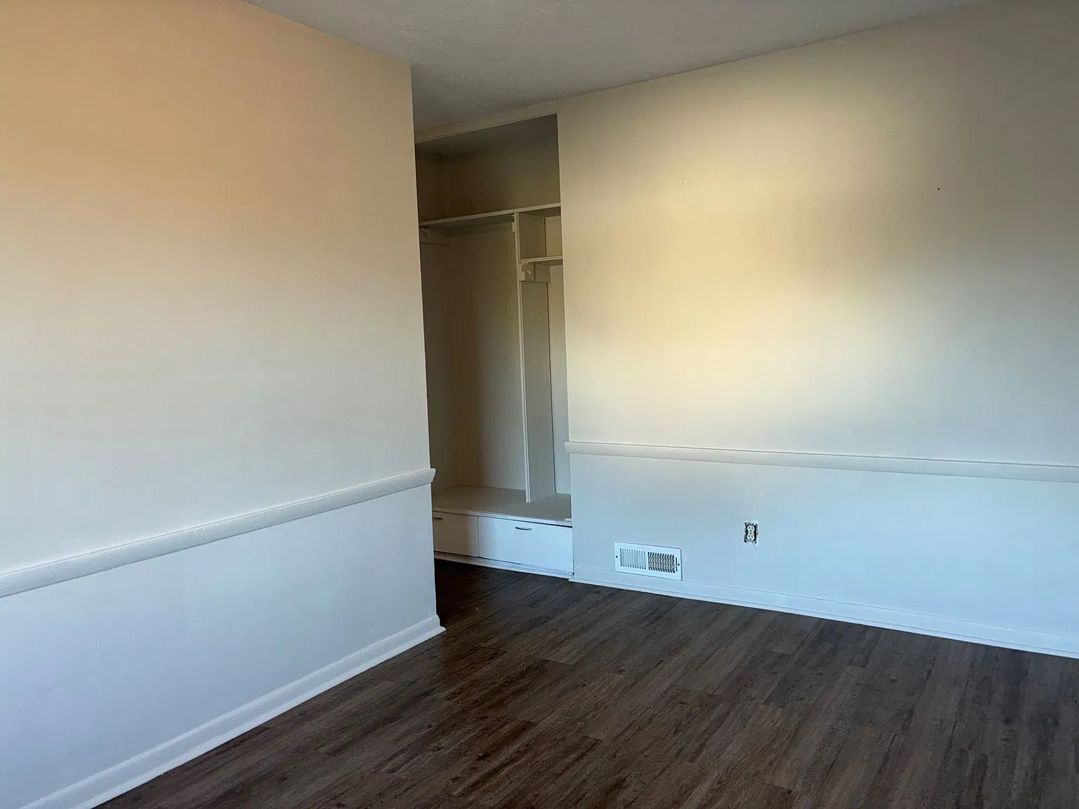 Charming 2-Bedroom Property in Prime Location — Photo 2