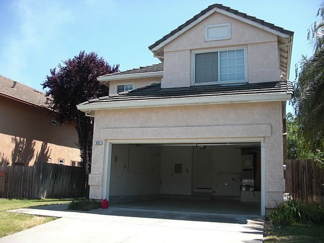 1st image of 412 Rolling Oak Dr