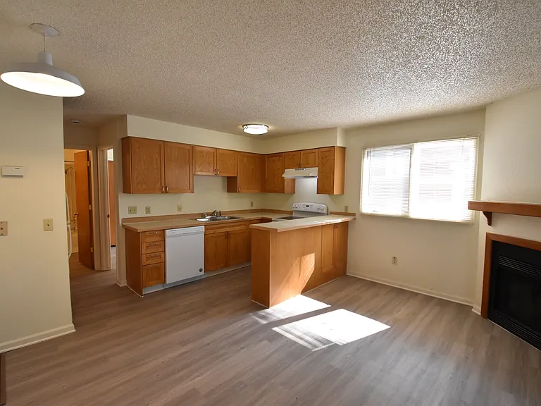1921 Walnut St #102 — Photo 8