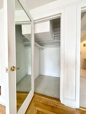 Rented by Manhattan Realty Group | media 15