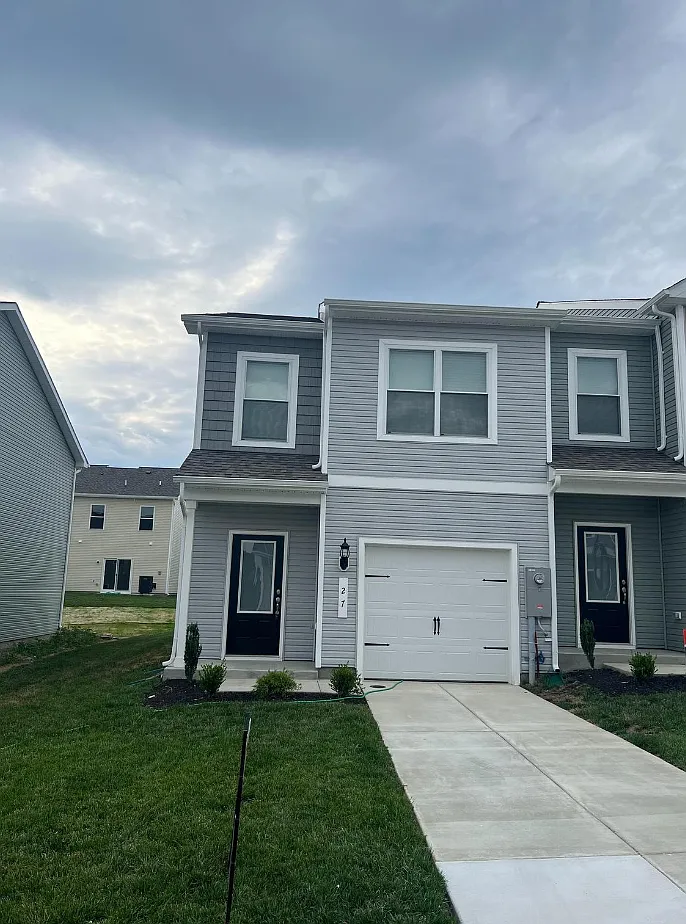 3 bed, 1443 sqft, $1,900 — Photo 1