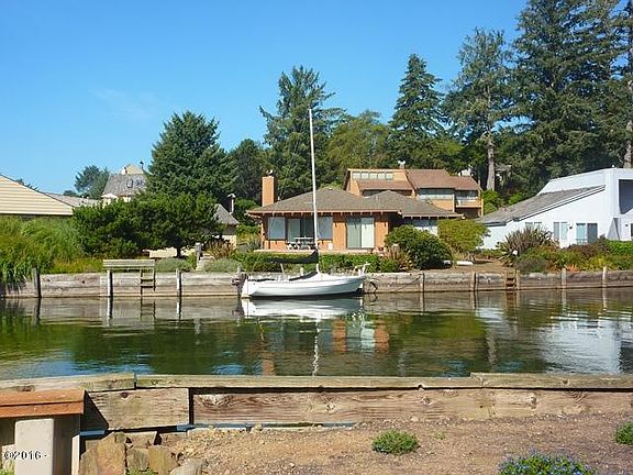 3rd image of 1132 NE West Lagoon Dr