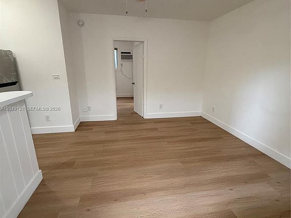 3rd image of 469 SW 3rd St APT 4