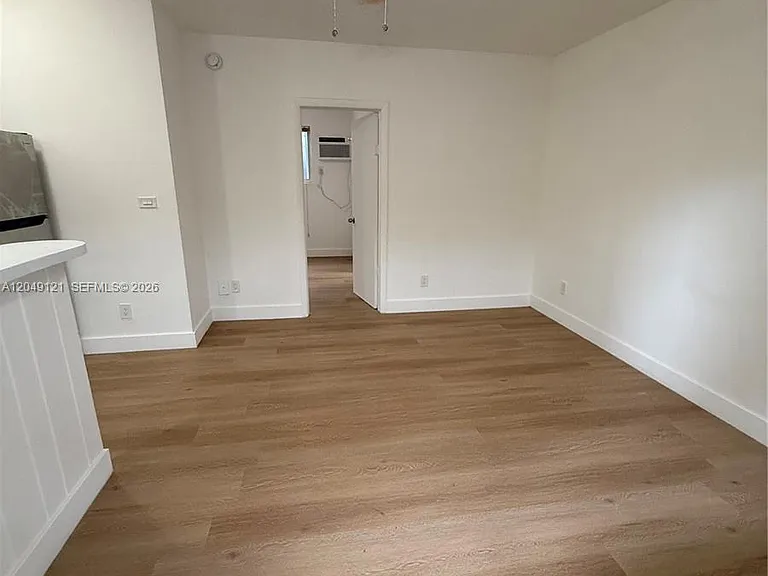 469 SW 3rd St #4 — Photo 3