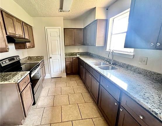 2nd image of 2901 English Colony Dr