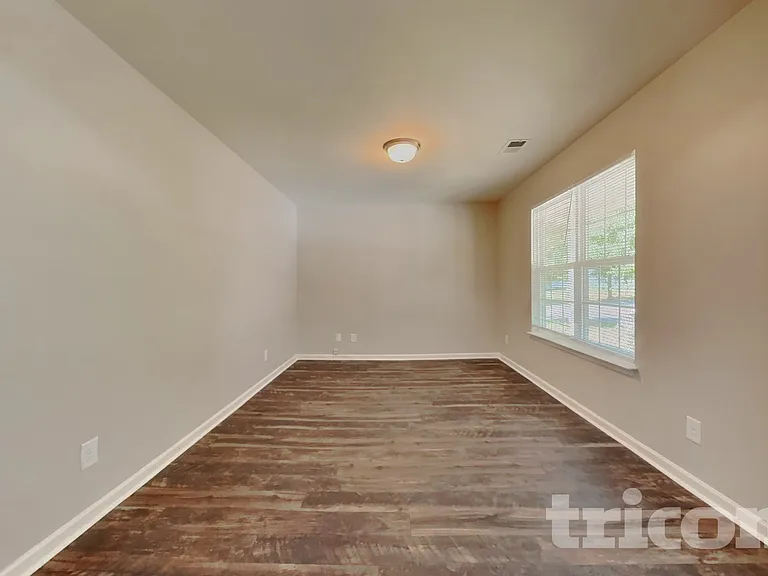 1559 Weatherend Dr — Photo 7