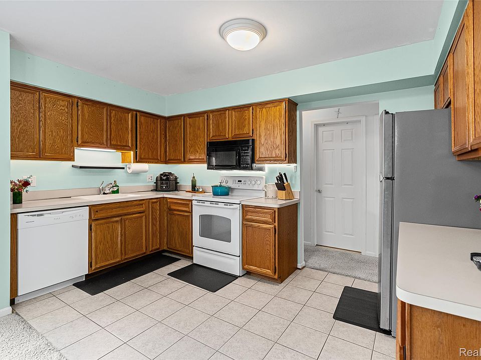 15908 Plymouth Dr #387, photo 18