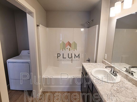 4th image of 2414 McDonald Ave #101