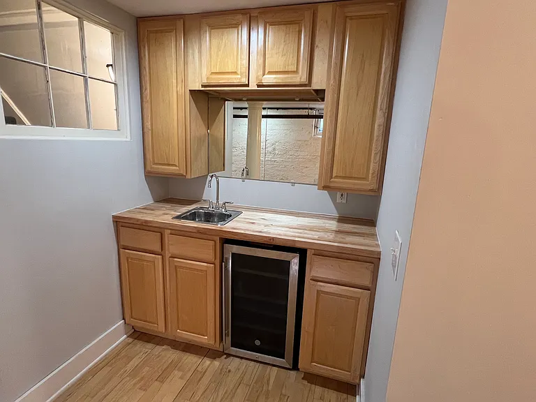 161 Prospect Ave NE #B — Photo 8