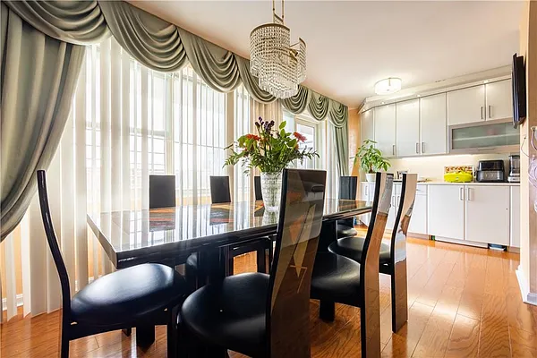Sold by Remax Edge | media 5