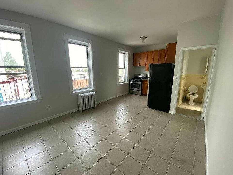 1st image of 3255 Steinway St APT 4b