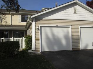 136 N Waterford Dr, Schaumburg, IL 60194