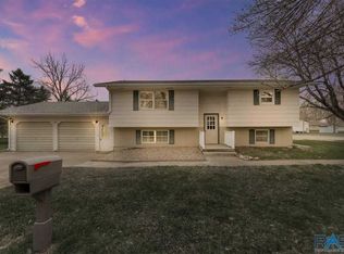 400 N Poplar St, Lennox, SD 57039