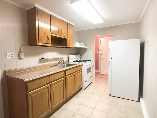 Rented by Realty 2000 Corp | media 1