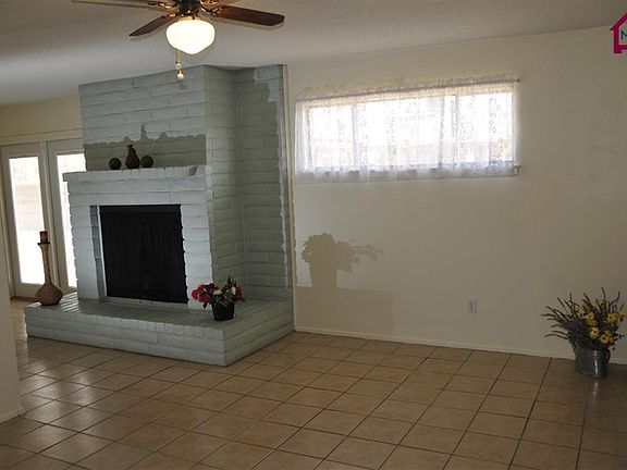 5th image of 1090 Jasmine Dr