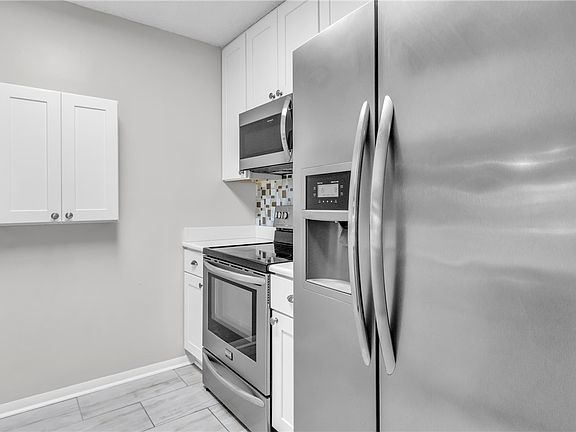 4th image of 21 Plantation Dr APT 205