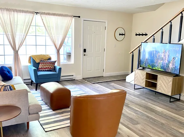 3311 Redwood Ave APT 8, Bellingham, WA 98225
