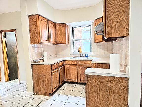 3rd image of 5222 8th Ave #3