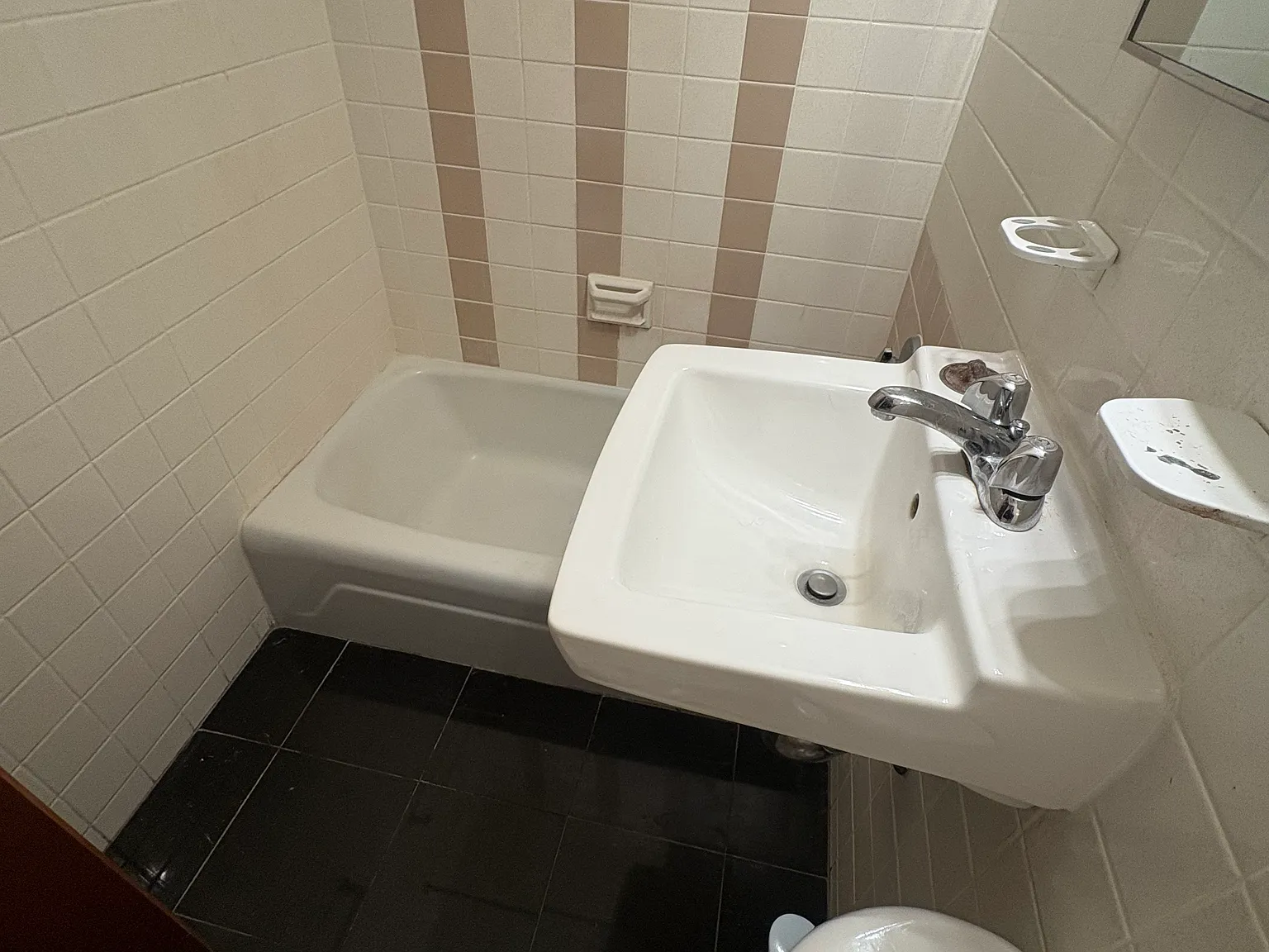 1 bed, $2,100 — Photo 3