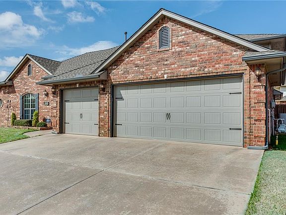 3rd image of 11205 Arbor Lake Dr