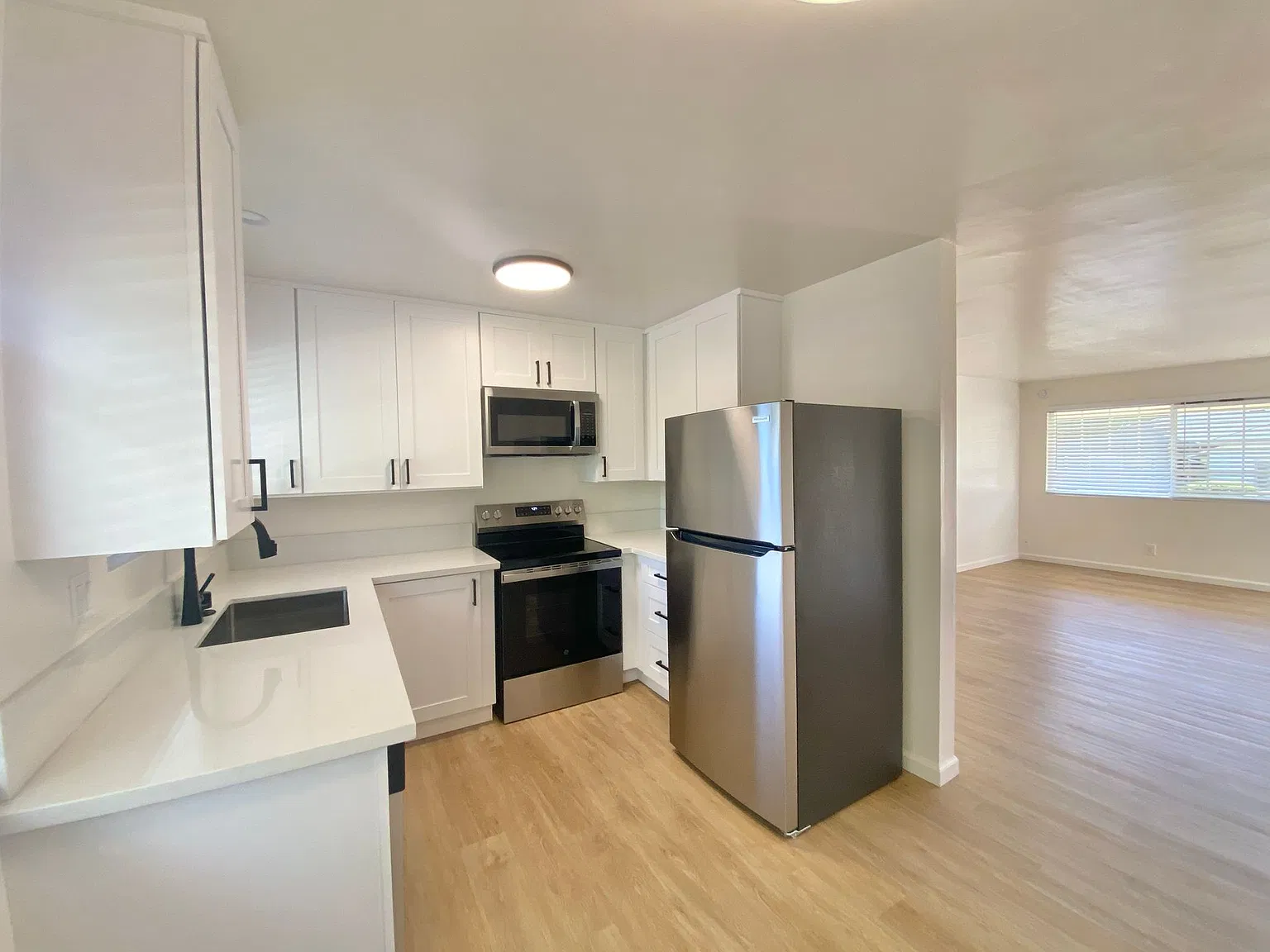 Price Reduced! | Available Now! Newly Remodeled Spacious 3-Bedroom Apartment In The Heart Of Sant... — Photo 1