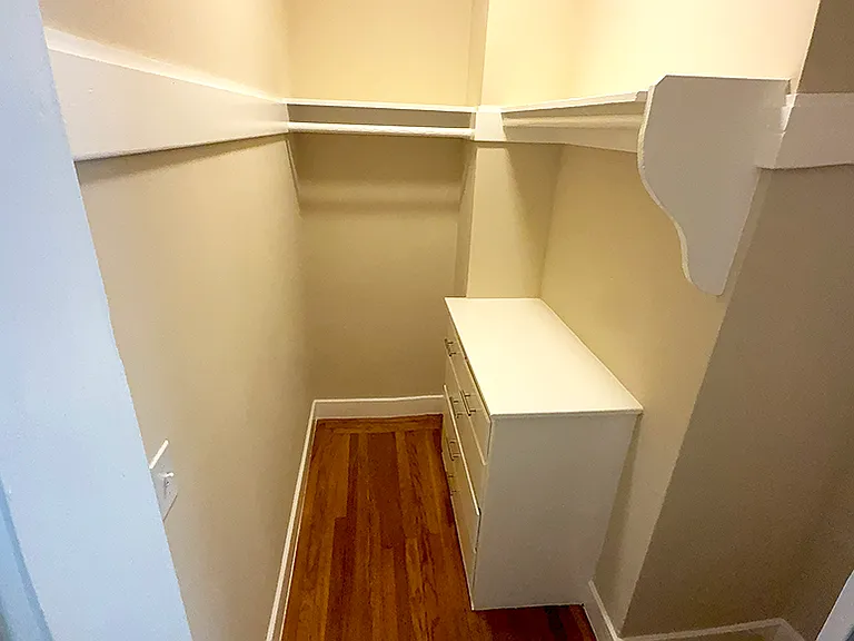 California Apartments — Photo 8