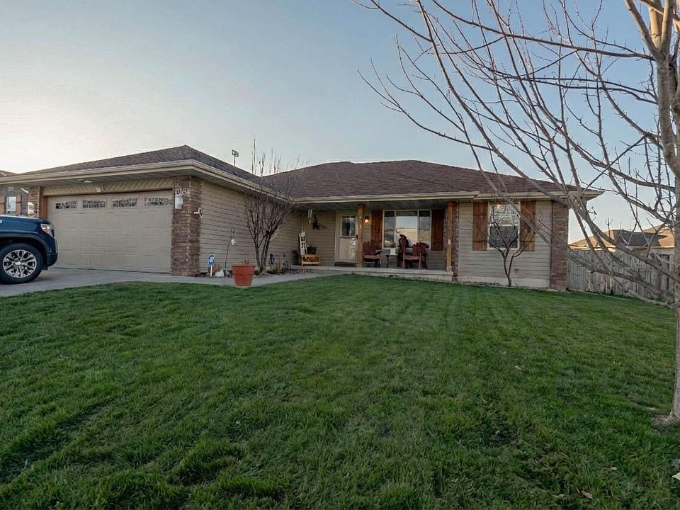 1st image of 510 Bradford Pear